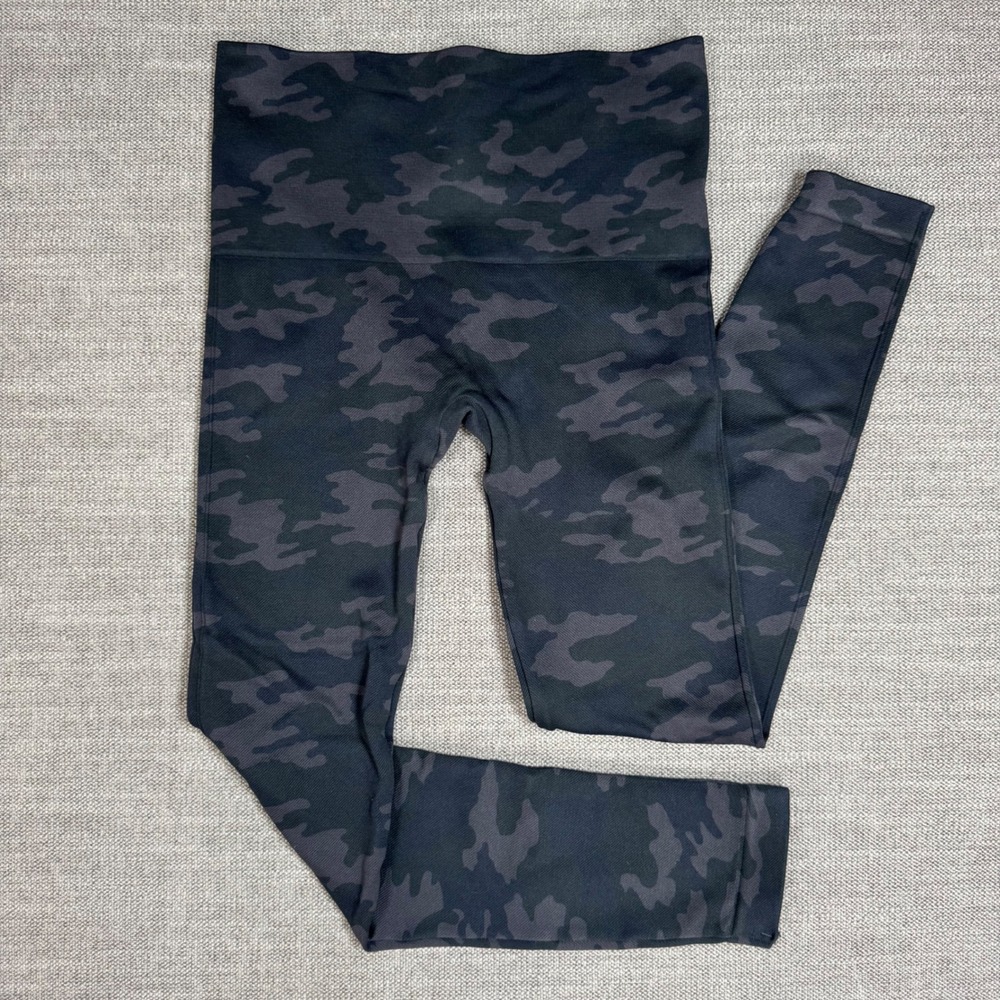SPANX Look At Me Now Black‎ Camo Leggings M Shaping High Rise